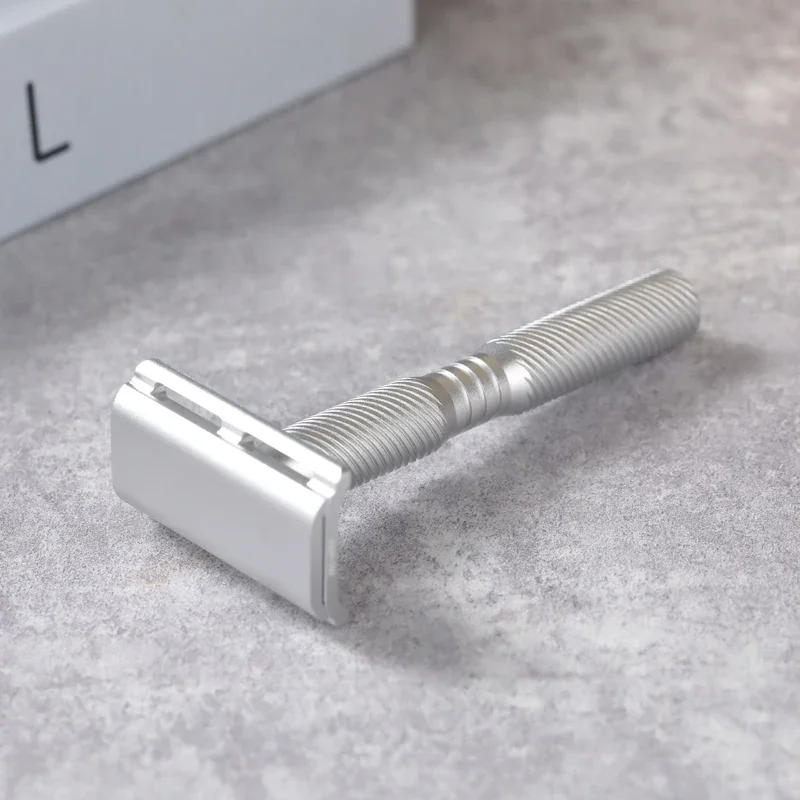 ماكينة حلاقة آمنة خفيفة الوزن من YAQI Ghost (إصدار ألومنيوم) مع فجوة شفرة 0.7 مم توفر حلاقة دقيقة وفعالة للذكور