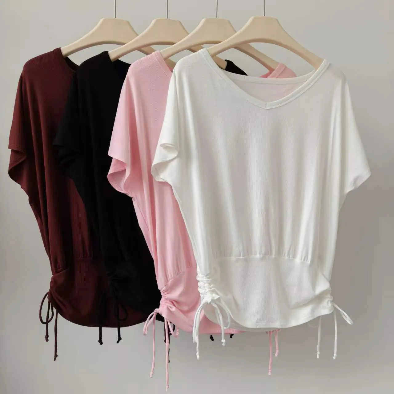 Sommerliches Yoga-T-Shirt mit V-Ausschnitt für Damen, aus Baumwolle, locker geschnitten, figurformend, weich, Sport-T-Shirt, kurzärmeliges Pilates-Shirt, lässiges Fitness-Oberteil. – Detail 13