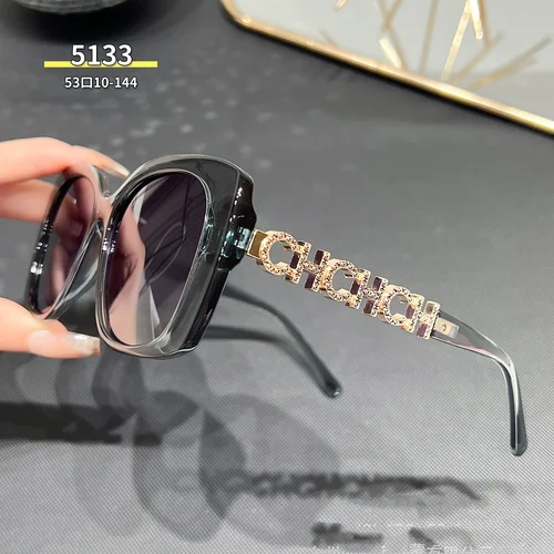 Imagen 2 del producto 2025 nuevas Gafas de sol de moda para mujer, Gafas de sol polarizadas de lujo con decoración de letras huecas, Gafas de playa de alta calidad para hombres