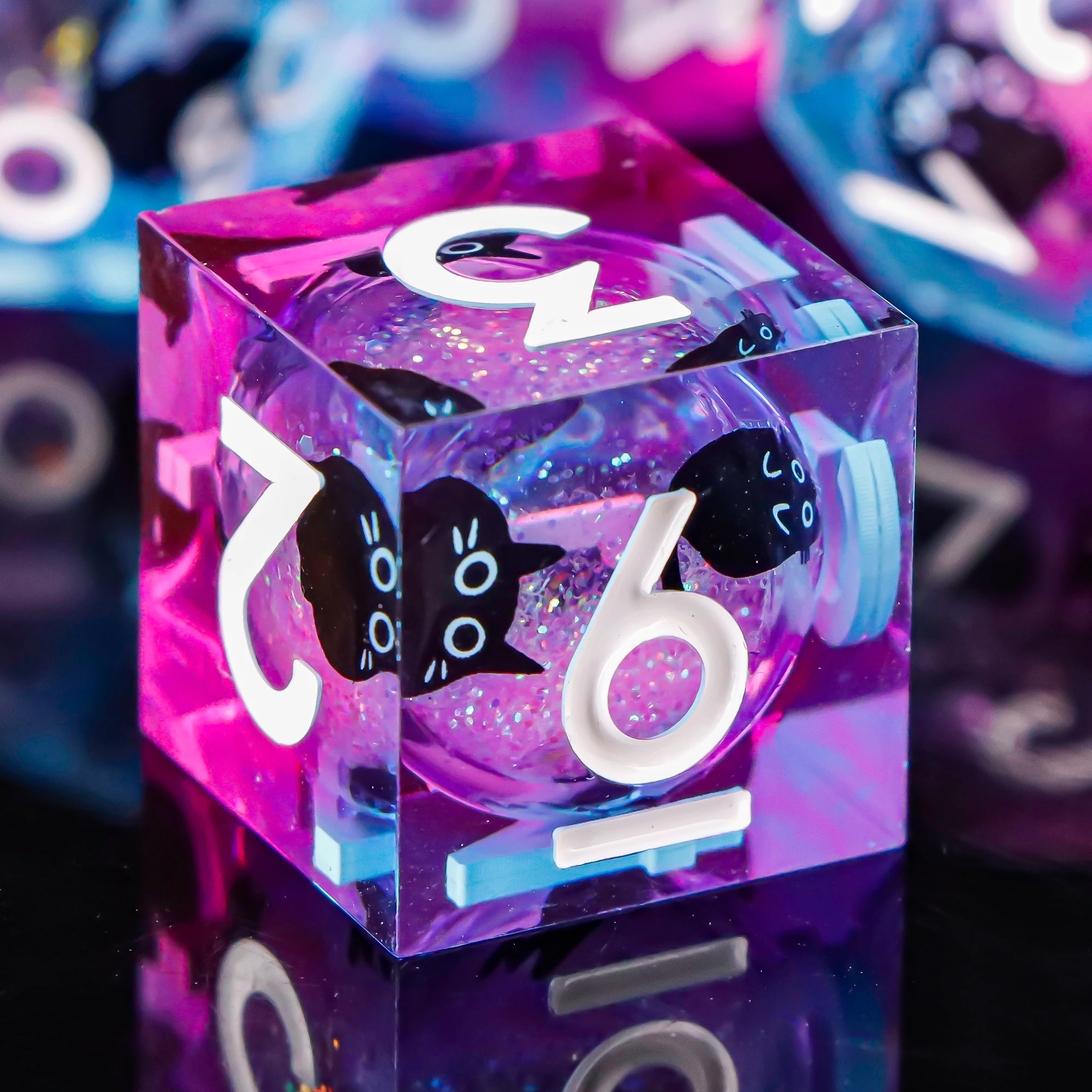 

Cute Cat Sharp Edge Dice Set Liquid Core Polyhedral Dice For Dungeons And Dragons DND Gaming Dice Unique Dice Gift for Gamers