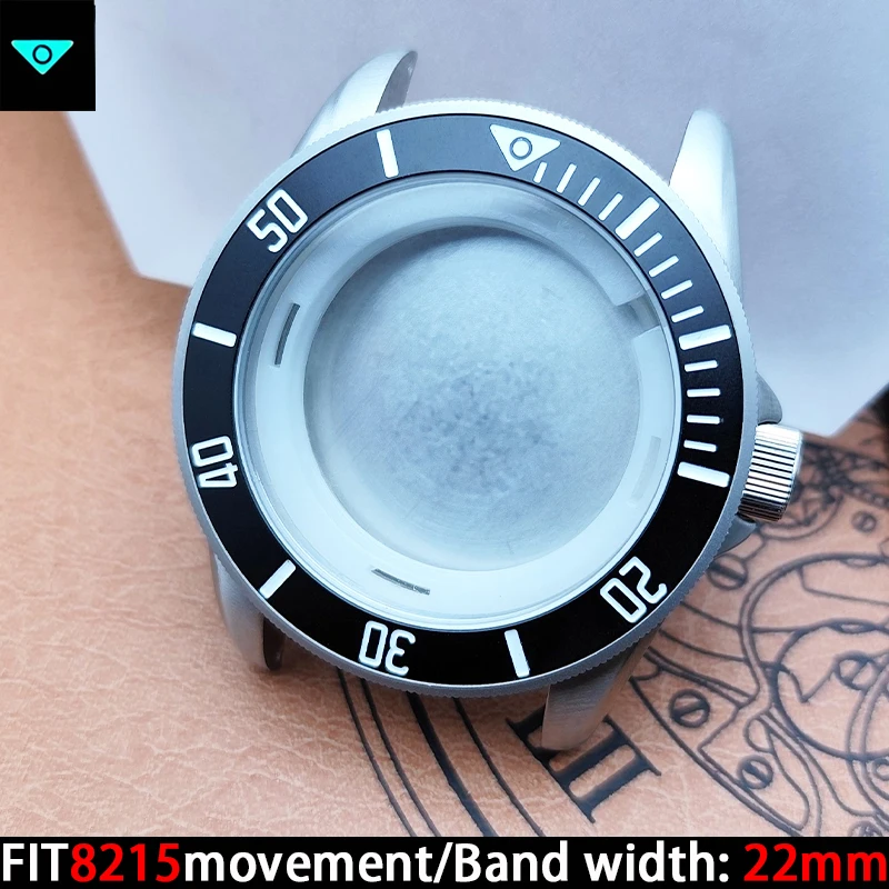 L'accessorio per orologio con cassa in acciaio inossidabile da 42 mm è adatto per movimento 8215, cinturino da 22 mm, lunetta luminosa e cassa impermeabile.