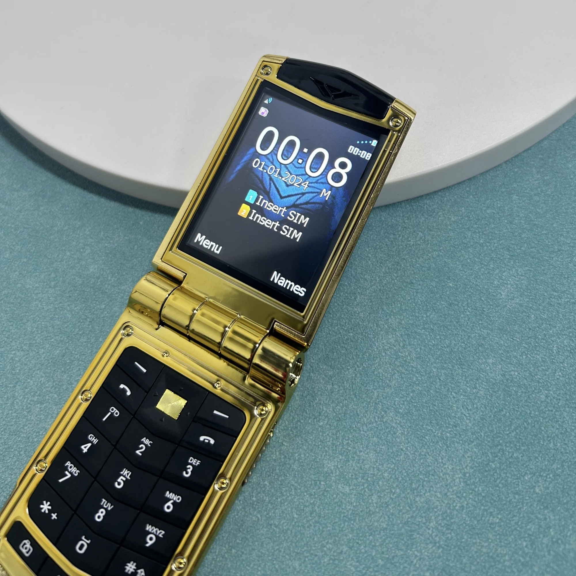 V77 Ayxta GSM CellPhone 2.4inches MTK Dual SIM Dual Standby Flashlight Music Player Bluetooth Flip Mobile Phone