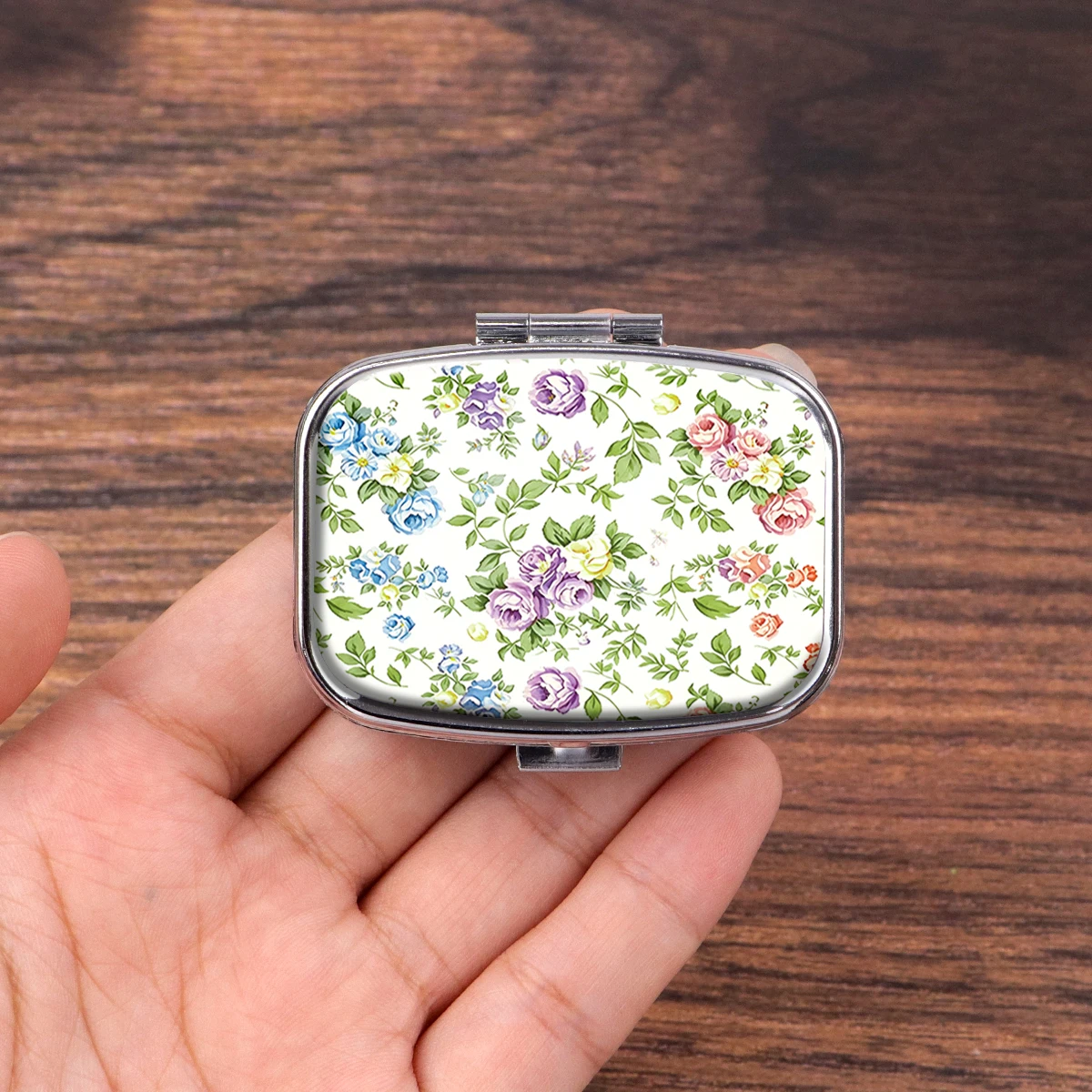 Lustiges Katzen-Pillendöschen, bedrucktes Metall-Pillendöschen mit 2 Fächern, tragbare Mini-Pillenbox für unterwegs, humorvolle Zitate, Taschen-Medikamentenhalter, Geschenk – Detail 3