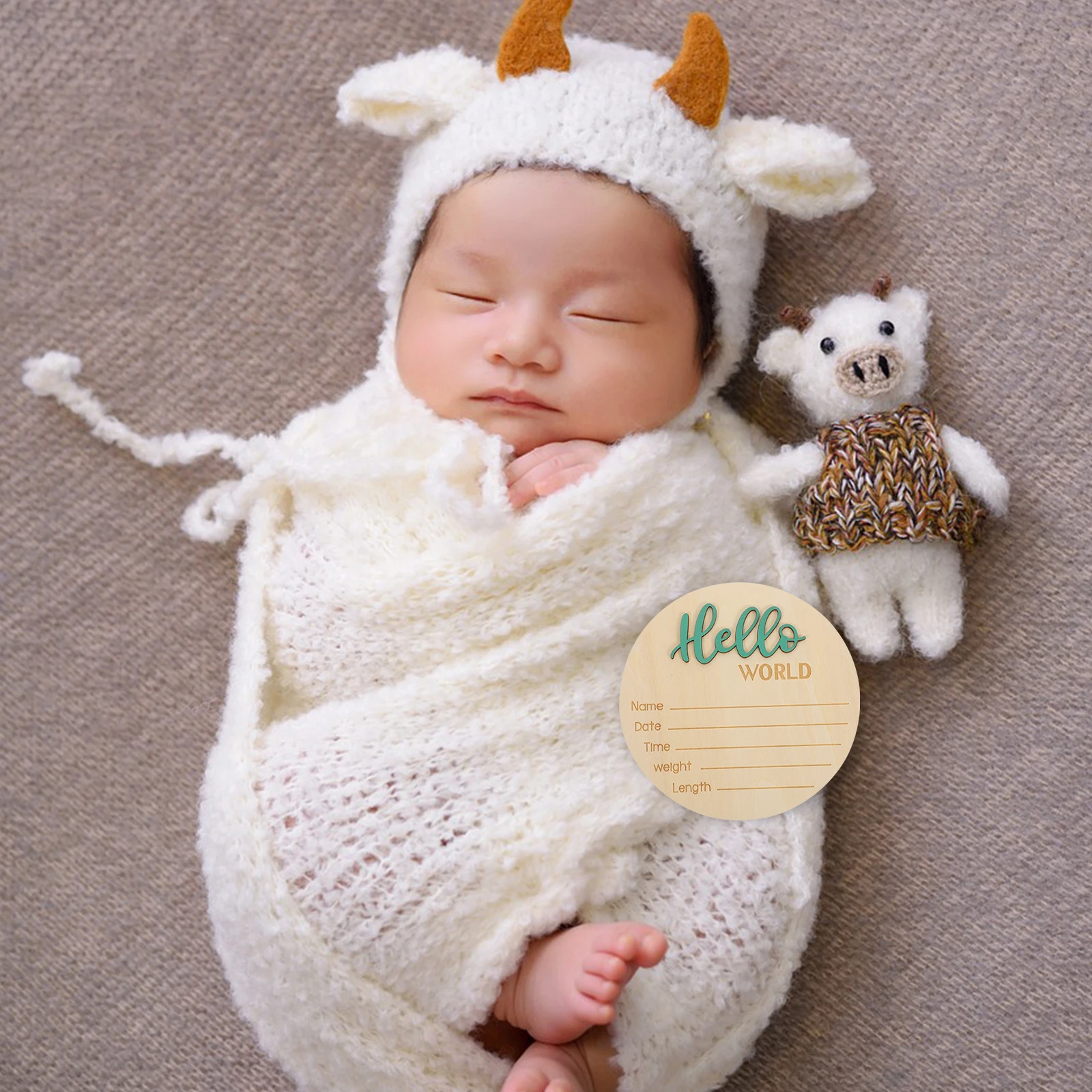 

Wooden Circular Baby Sign Props Newborn Announcement Round Wood Here Name Weight Photography