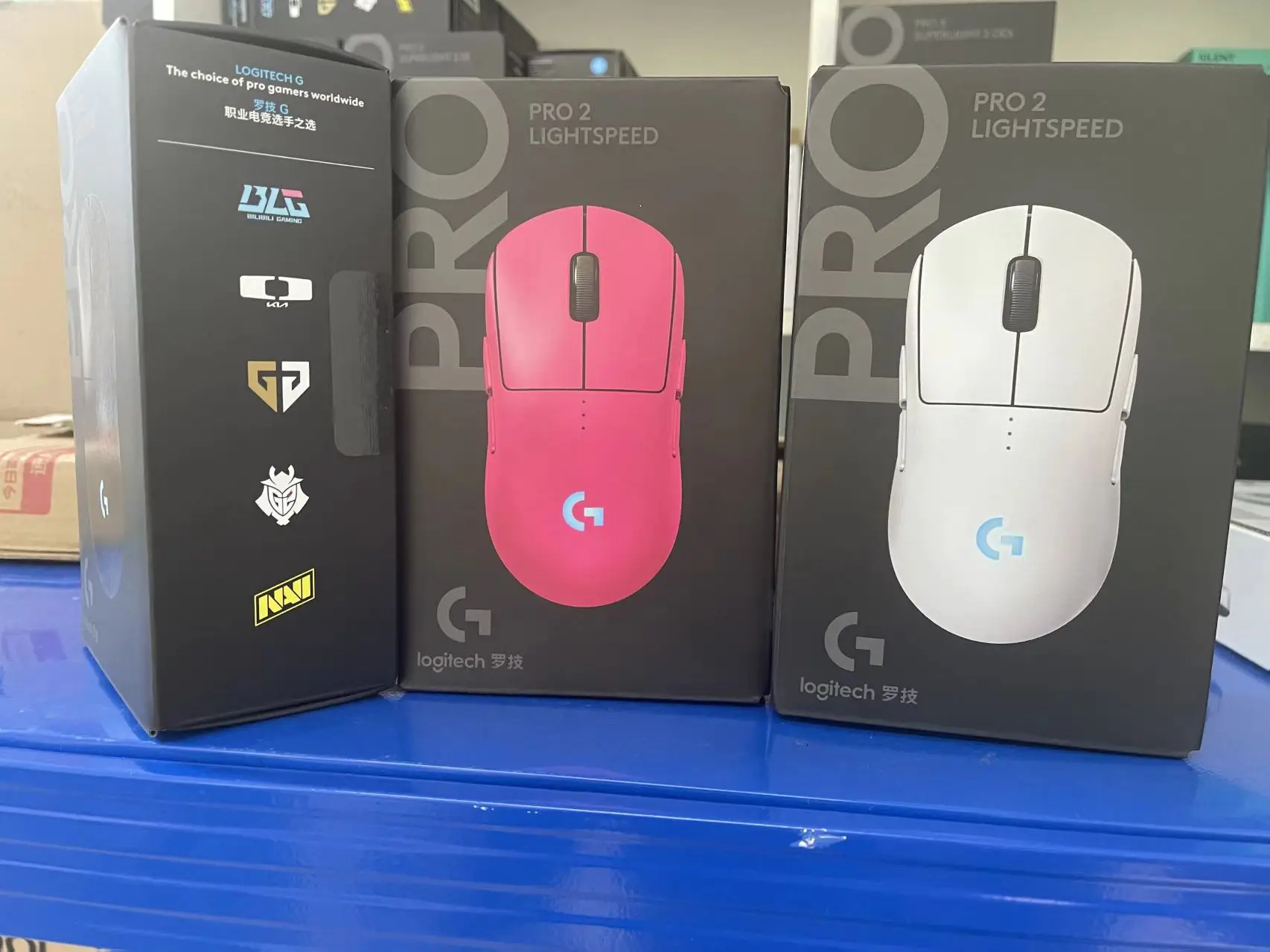 Logitech PRO X SUPERLIGHT 2 DEX LIGHT SPEED wireless gaming mouse designed in collaboration with top esports athletes for right