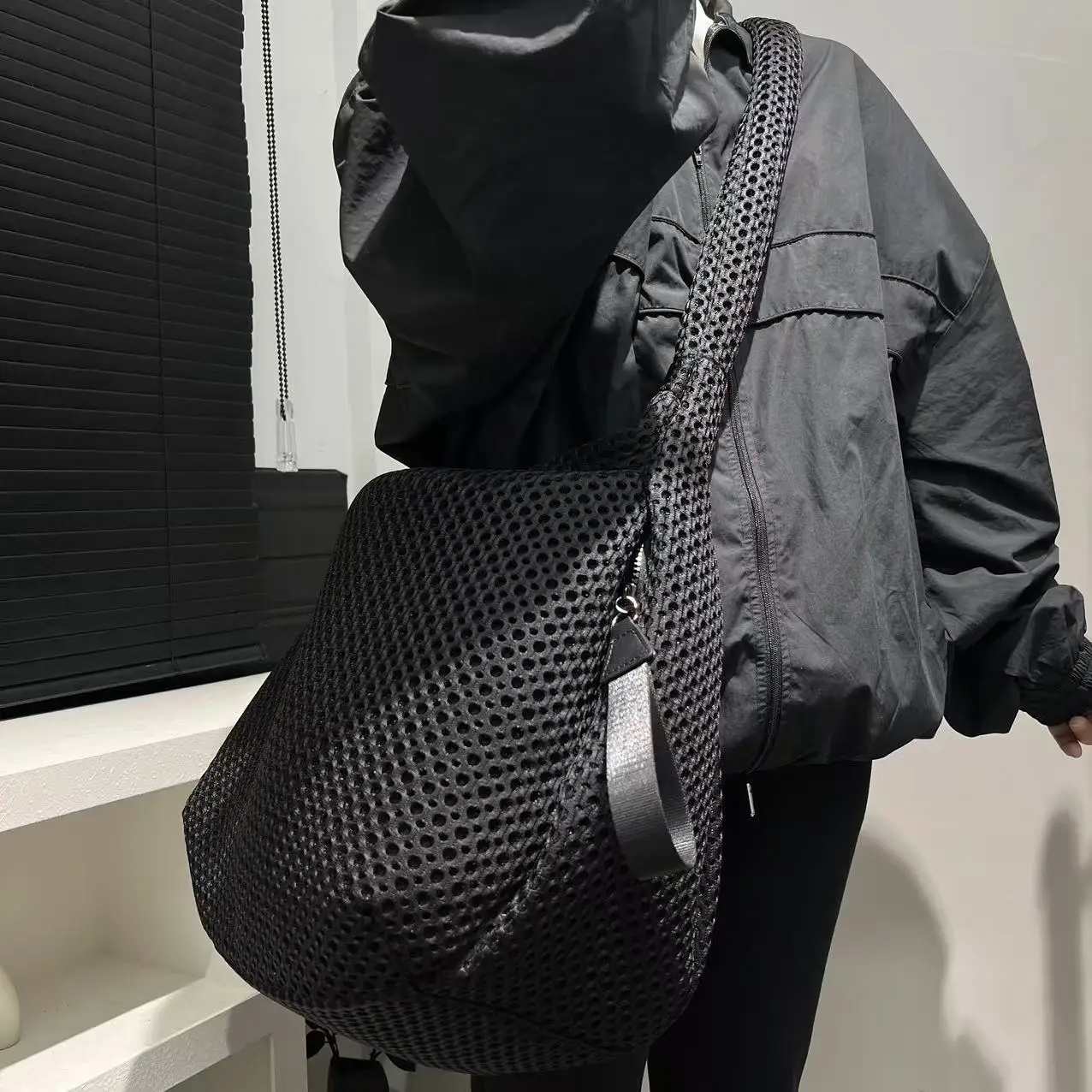 

Ladies' Fashionable Mesh Nylon Lightweight Diagonal Unisex Crossbody Shoulder Bag Large Capacity Stitching Casual Handbaags