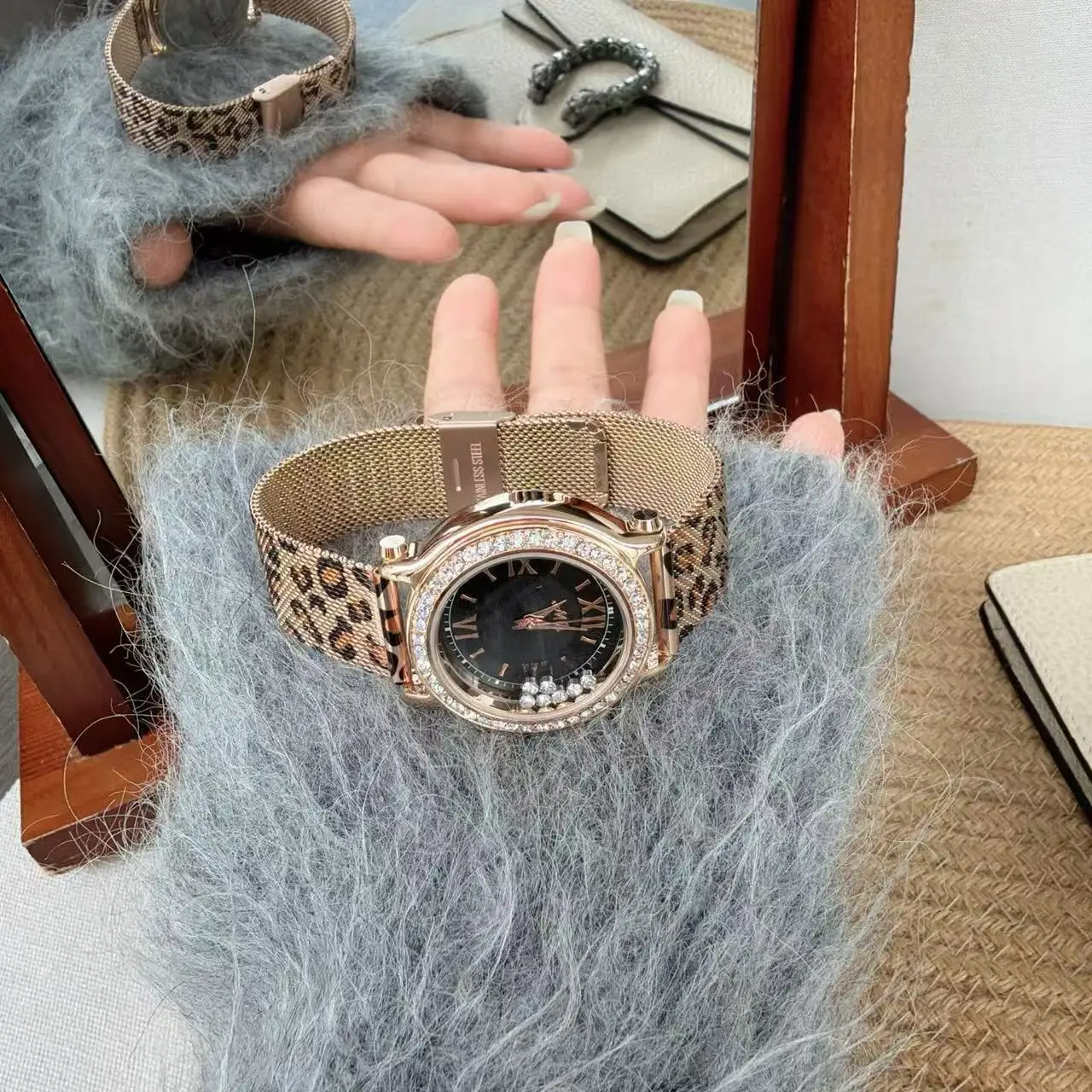 

2026 new style leopard print strap fashionable women's watch mobile diamond pointer creative quartz waterproof watch women gift