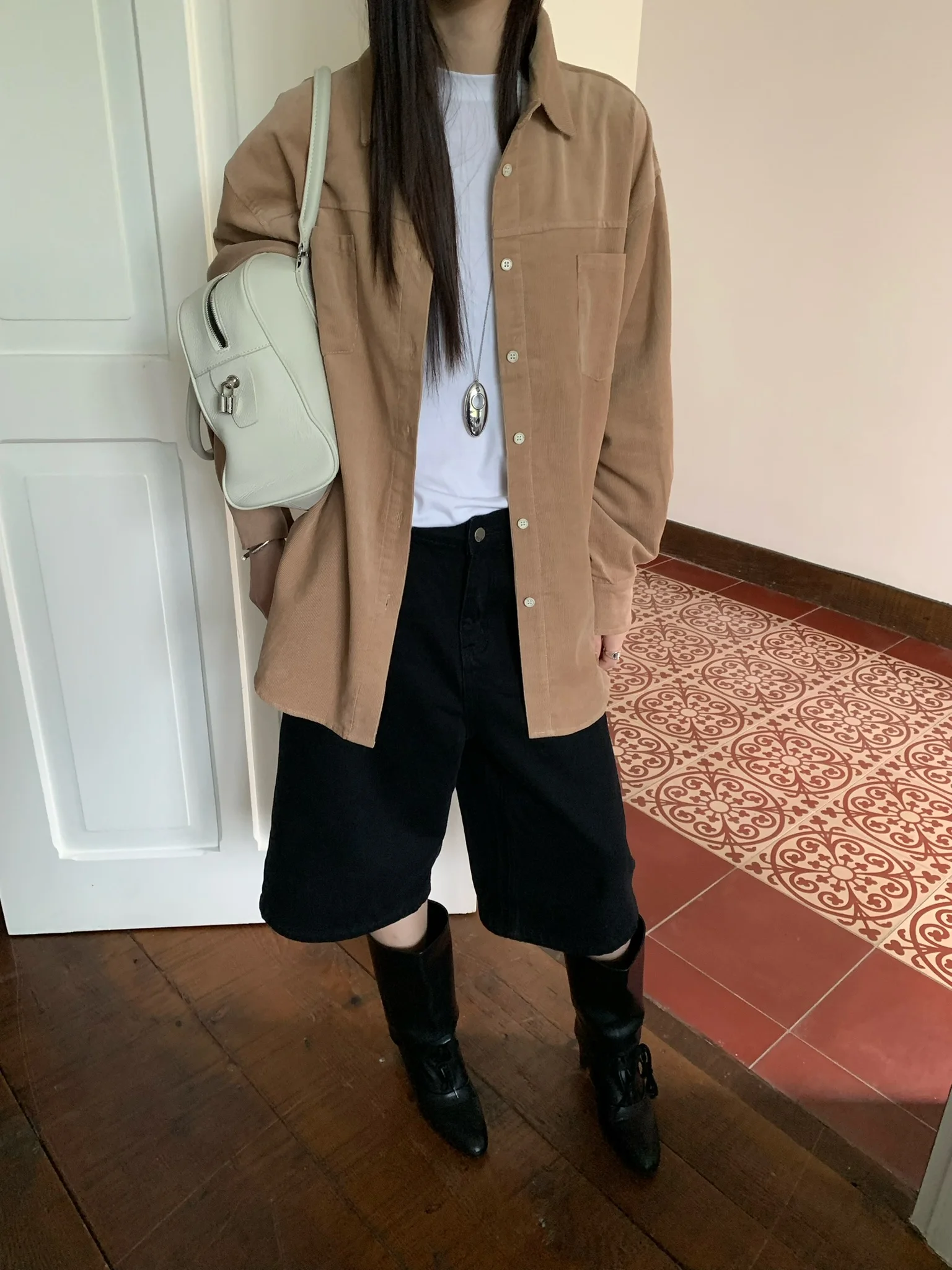 

Повседневная женская рубашка из вельвета с длинным рукавом, модный дизайн для комфортного ношения, дышащая, приятная к телу, осенне-зимняя коллекция.