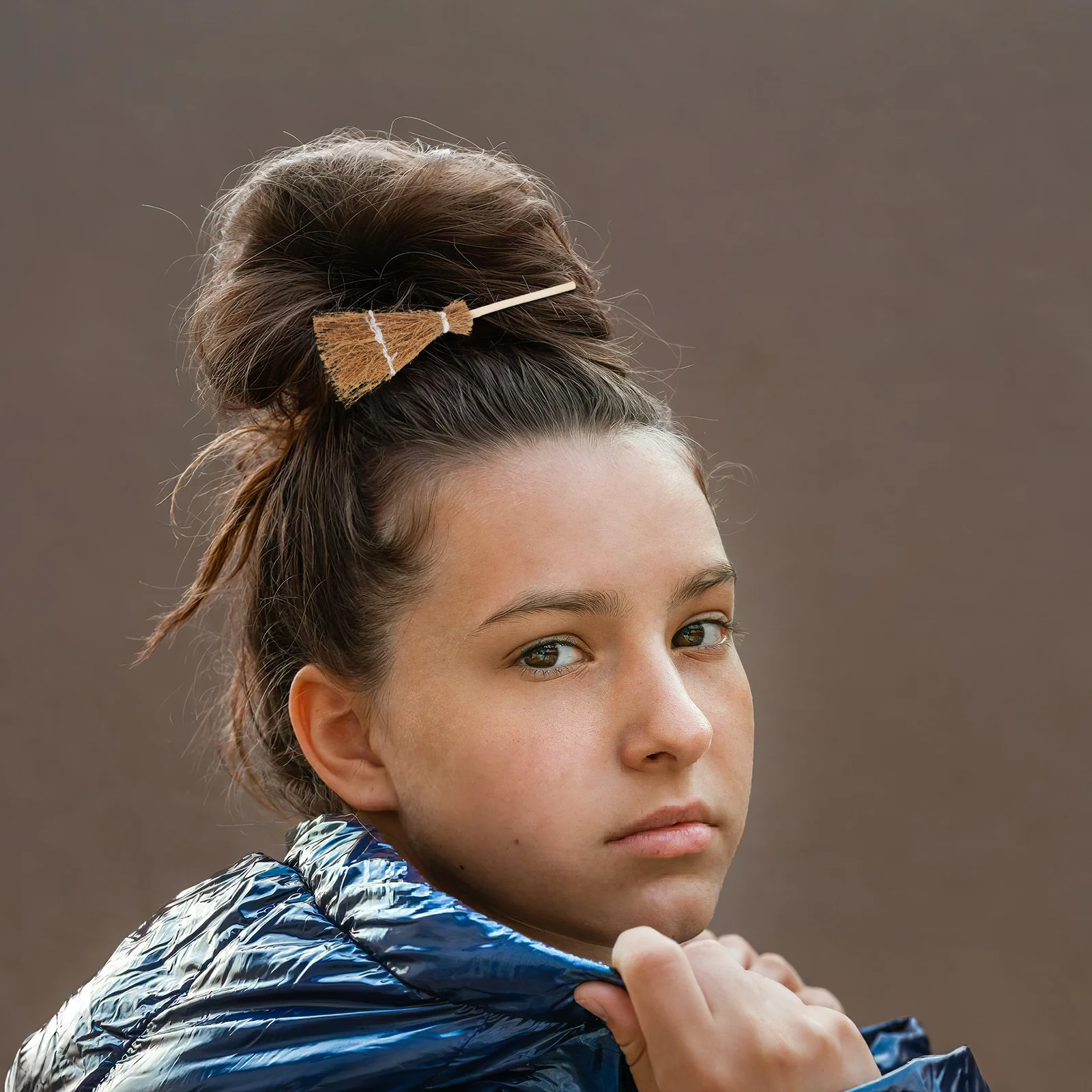 

10Pcs Creative Halloween Witch Broom Hair Clips Handmade Miniature Broom Barrettes Cosplay Party Accessories Cosplay Hair Clip