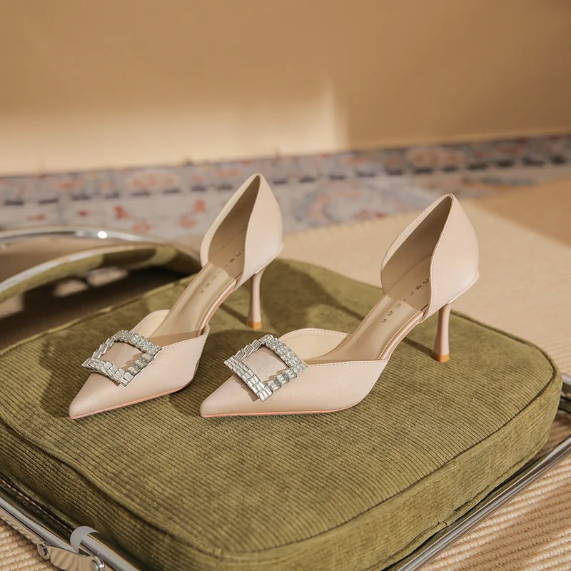 

Bloom Steps [овчина] женские весенние туфли на высоком каблуке, новые туфли с острым темпераментом и квадратной пряжкой, с неглубоким горлышком и стразами