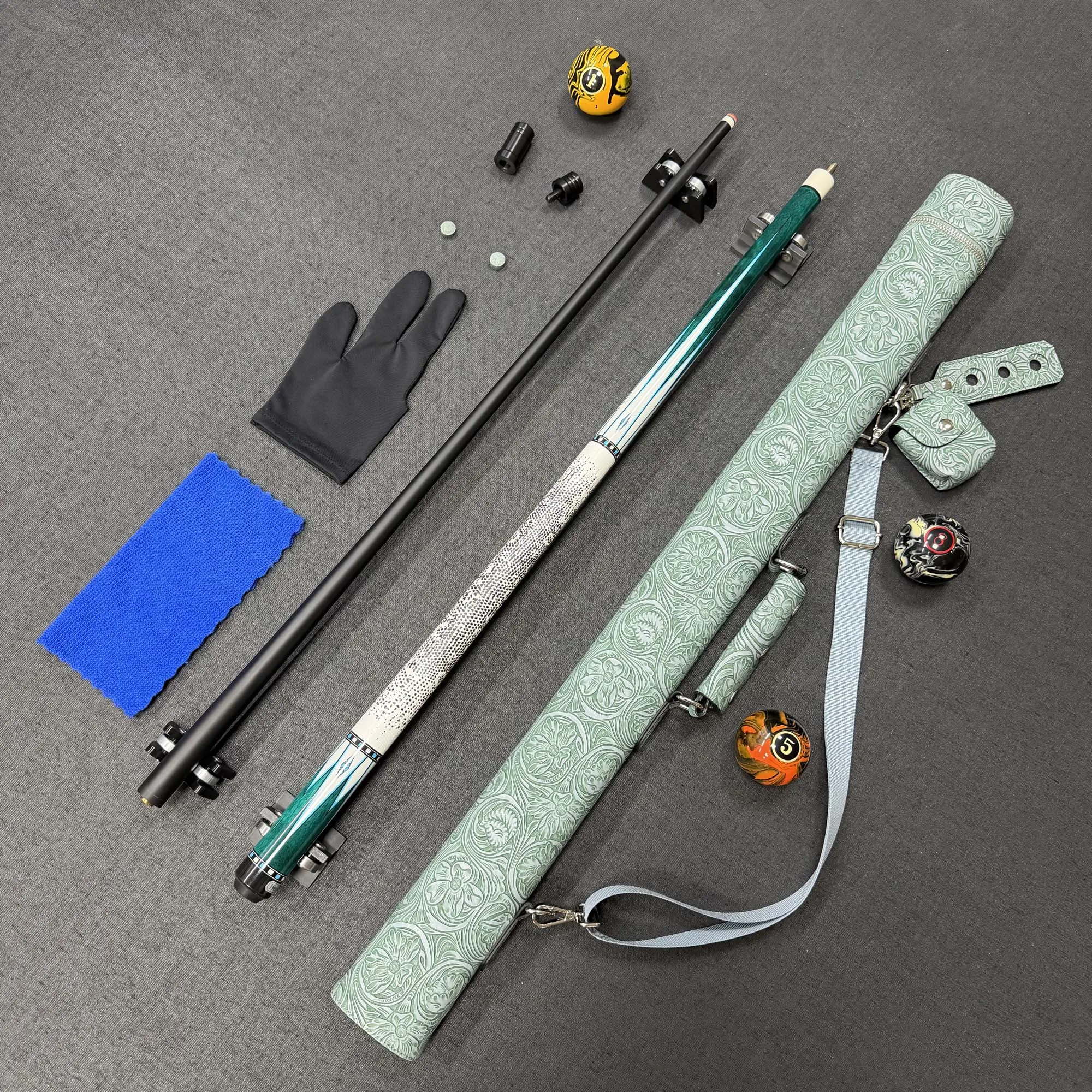 Professional Billiard Cue Set, with a Head Diameter of 12mm. The Grip Is Comfortable and The Play Feel Is Smooth and Clear.