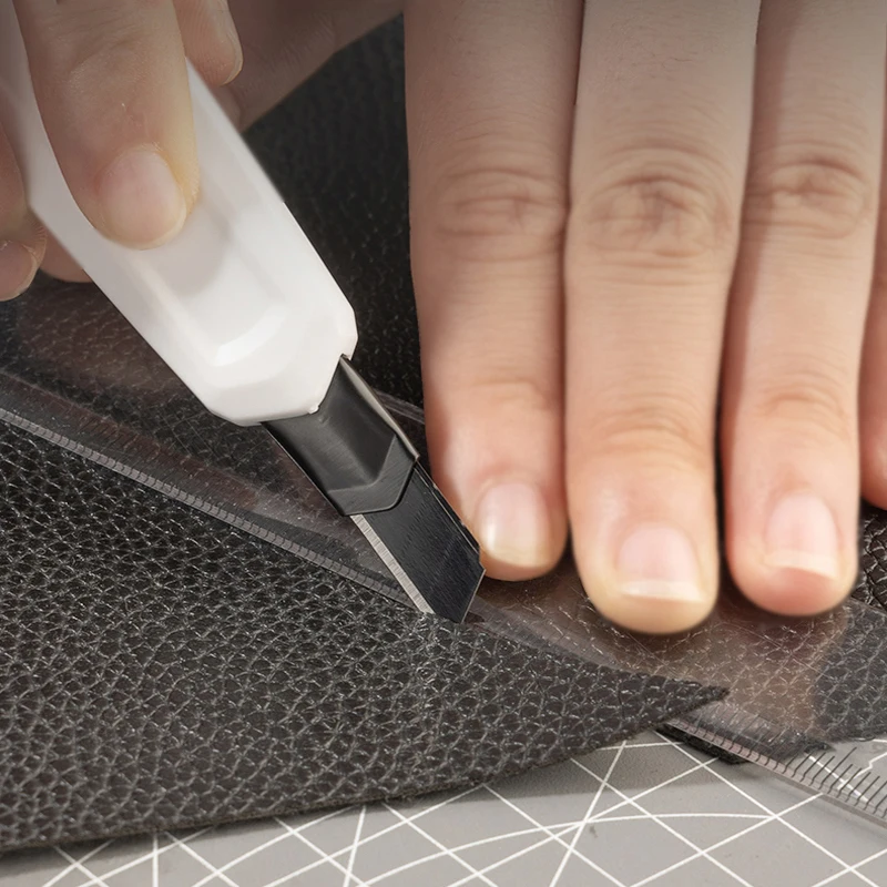 Deli Utility Knife Portable SK5 Retractable Box Cutter 9mm Knife Blade for School Home Office Art Supplies Stationery Tool