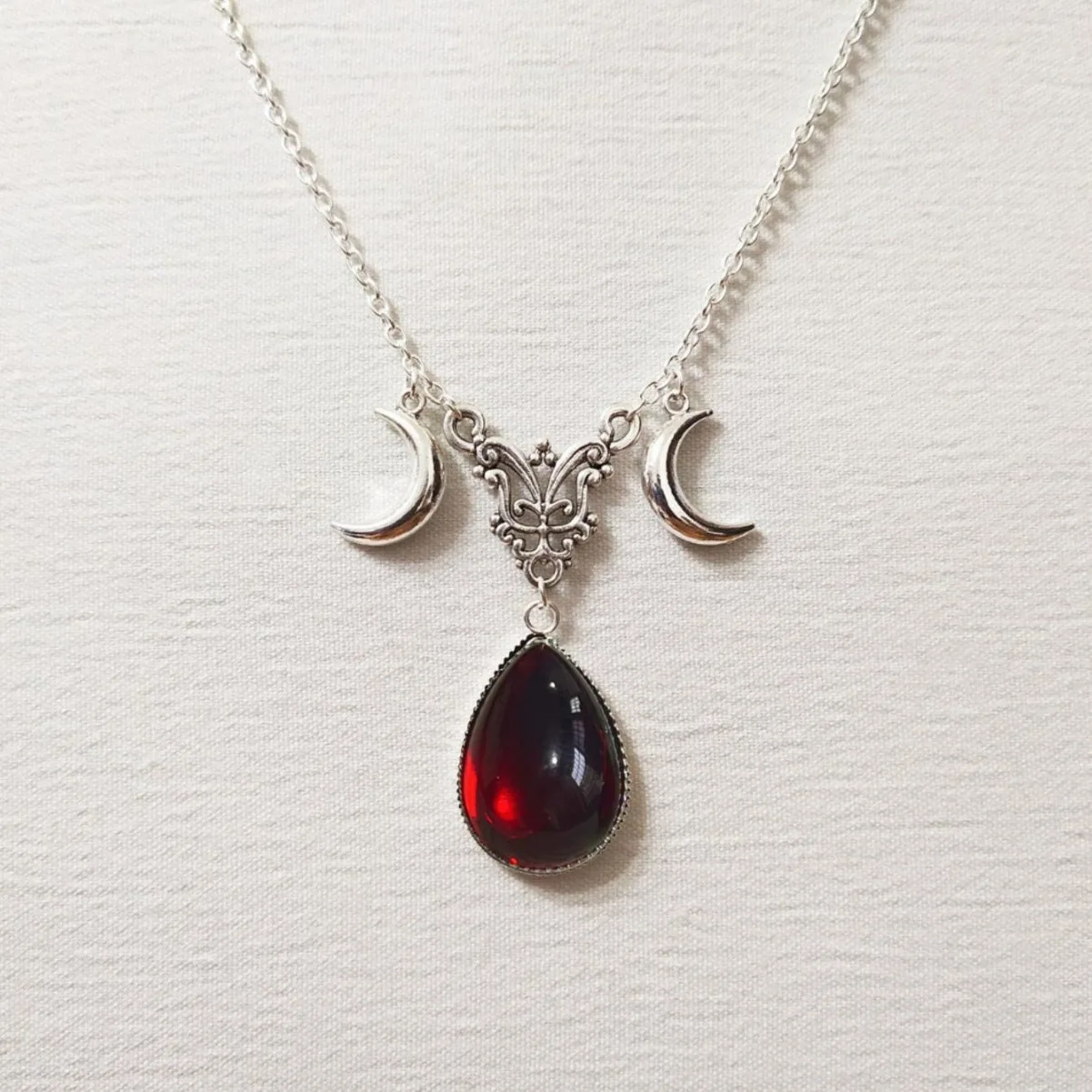 Collar de gota de vampiro gótico para mujeres y niñas, accesorios de joyería de bruja pagana, regalo Vintage, Luna, mariposa, gota de sangre, Gargantilla de demonio