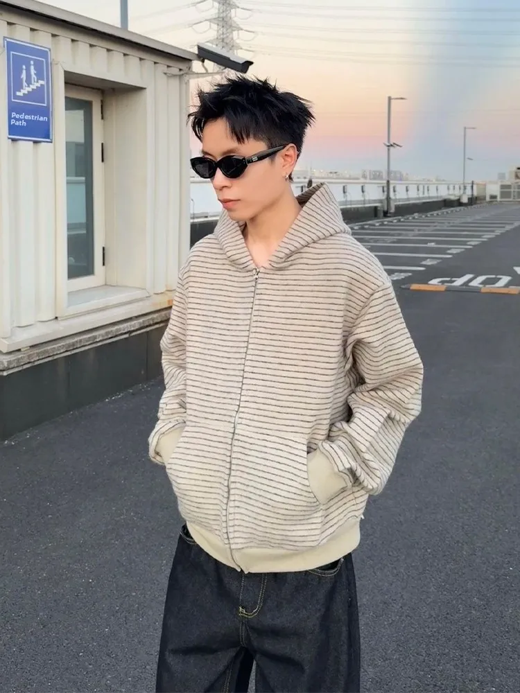 

Мужская толстовка-кардиган с капюшоном, осенняя, в американском ретро-стиле, на молнии, свободного кроя, в корейском стиле, бежевая, в полоску, с эффектом пушистости