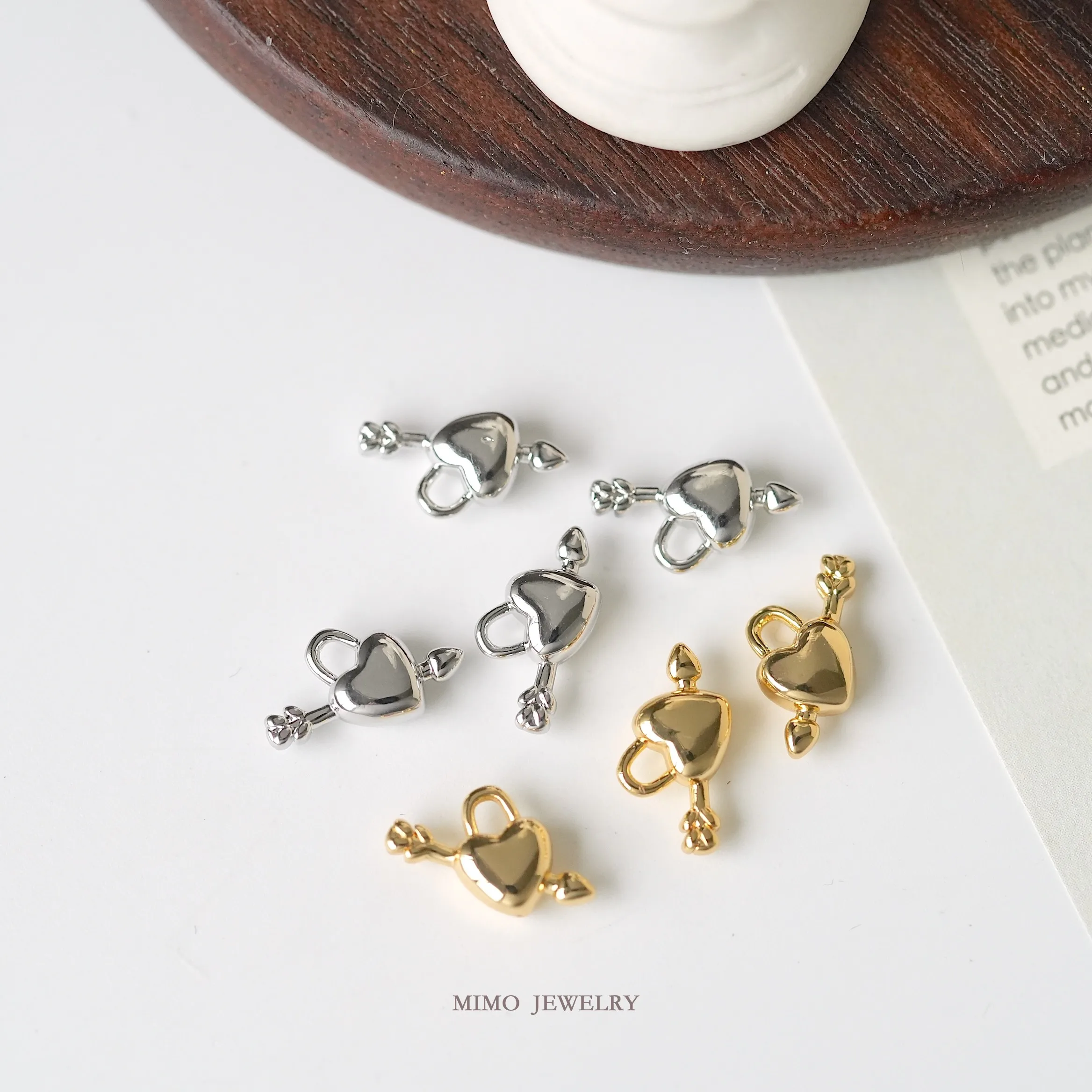 

Трехмерные однотонные мини-подвески в форме сердца для стрельбы из лука, подвески, сделай сам, ручные латунные позолоченные аксессуары 11,7x7,4 мм