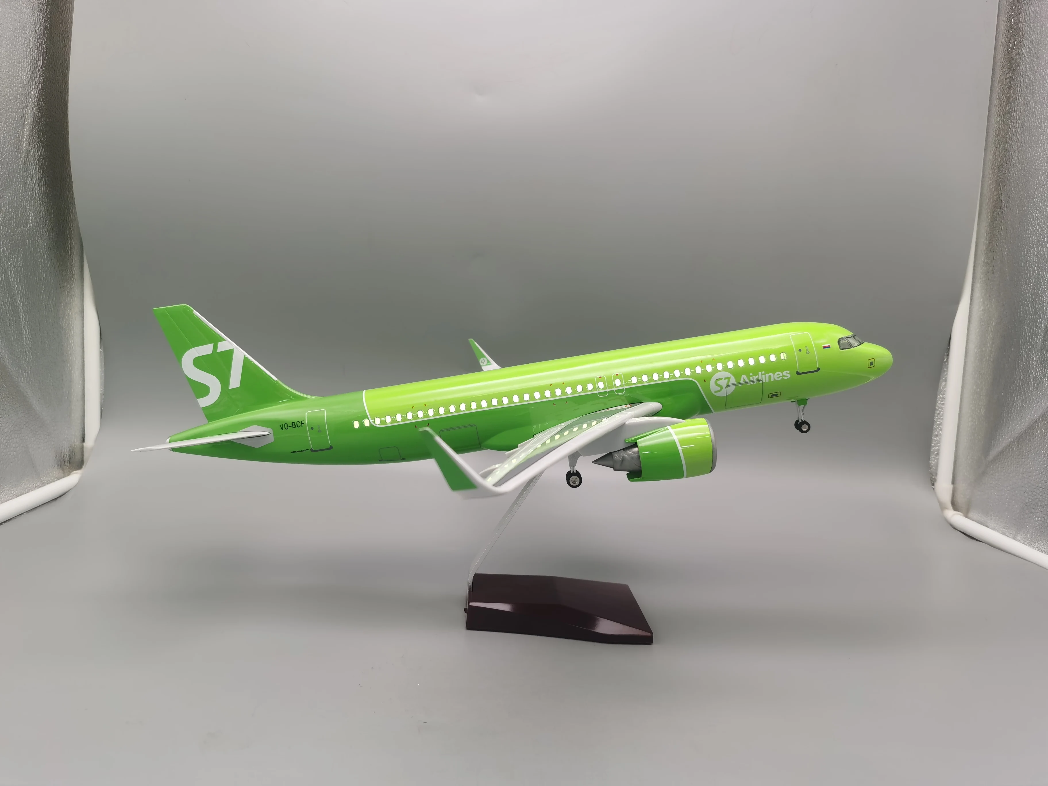 47CM 1/80 Scale Airplane A320NEO A320 NEO Siberia S7 Airlines Model Light & Wheel Landing Gear Diecast Resin Plane Model for Col