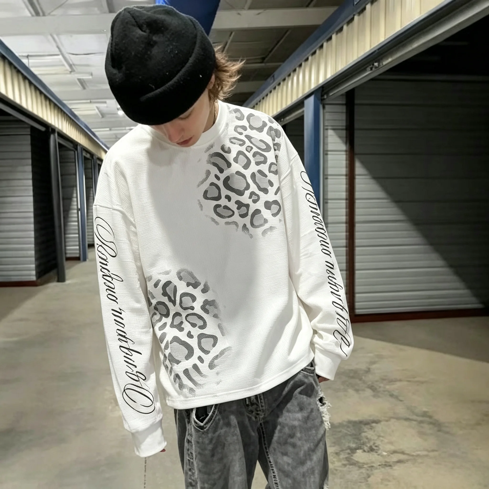 Image of Herren Y2K Waffelstrick Langarm-Oberteil mit Leopardenmuster und Schriftzug, Locker Sitzendes Vintage Grunge Streetwear Casual Basic T-Shirt