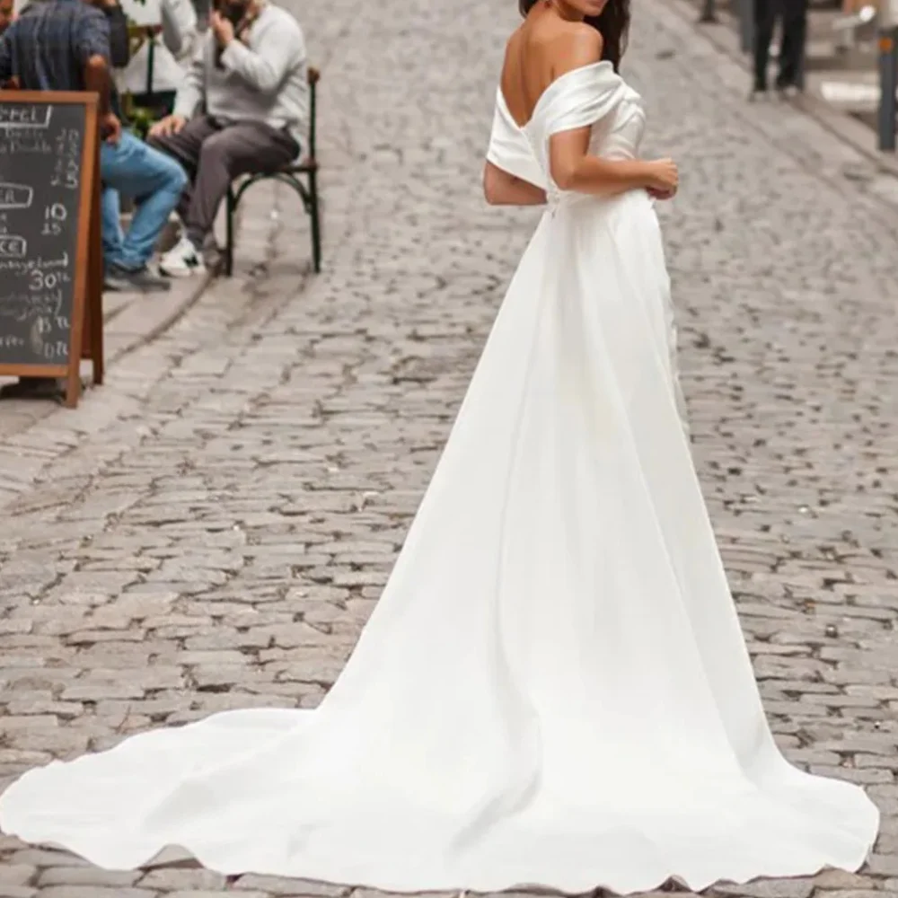 Lange Vintage-Brautkleider aus schulterfreiem Satin mit kurzen Ärmeln und Schlitz, Meerjungfrau-Schleppe Suknia ślubna