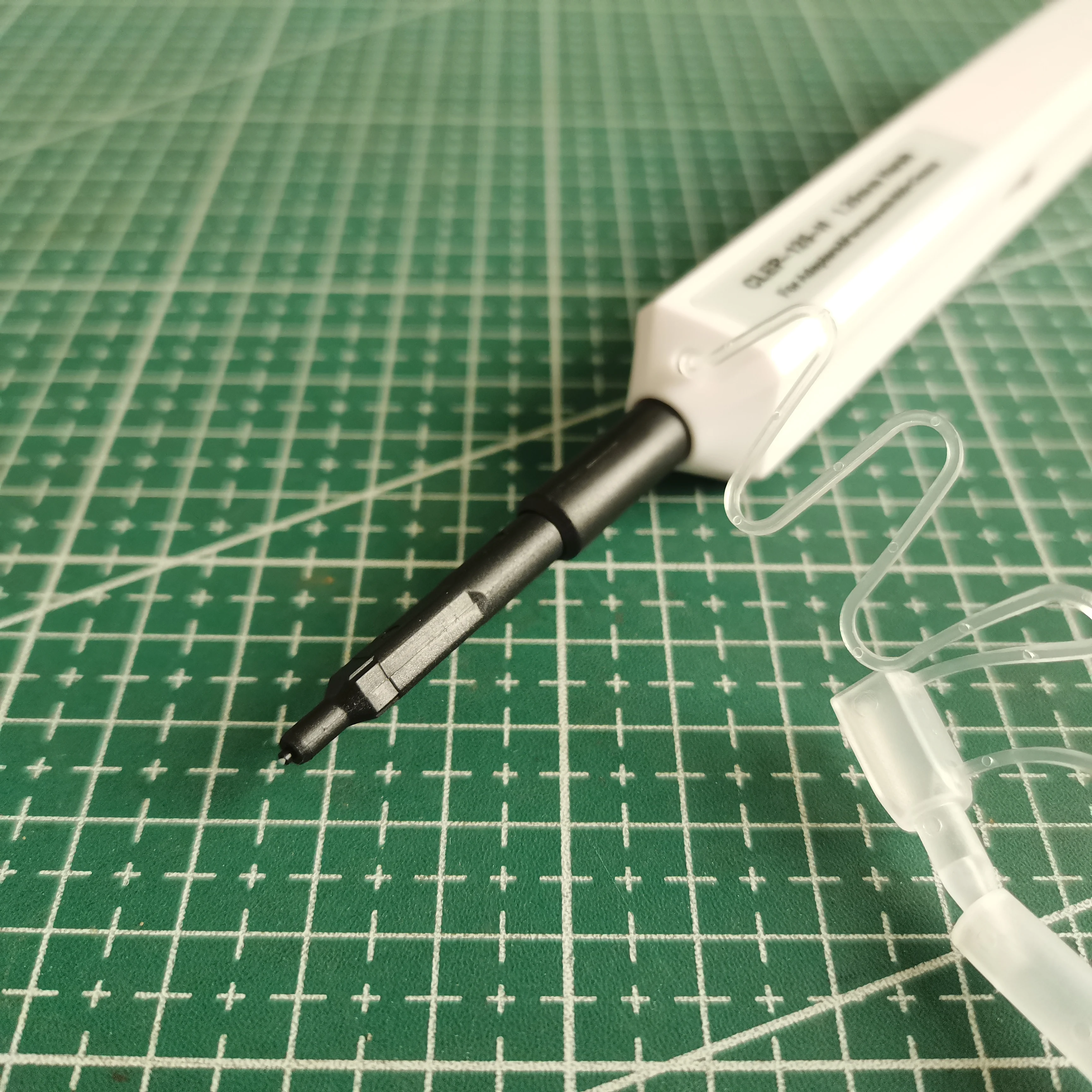 CLEP-125-H Fiber Optic Cleaning Pen 1.25mm One-Click Fiber Ferrule End Face Cleaner Anti-Static Optical Connector Cleaning Tool