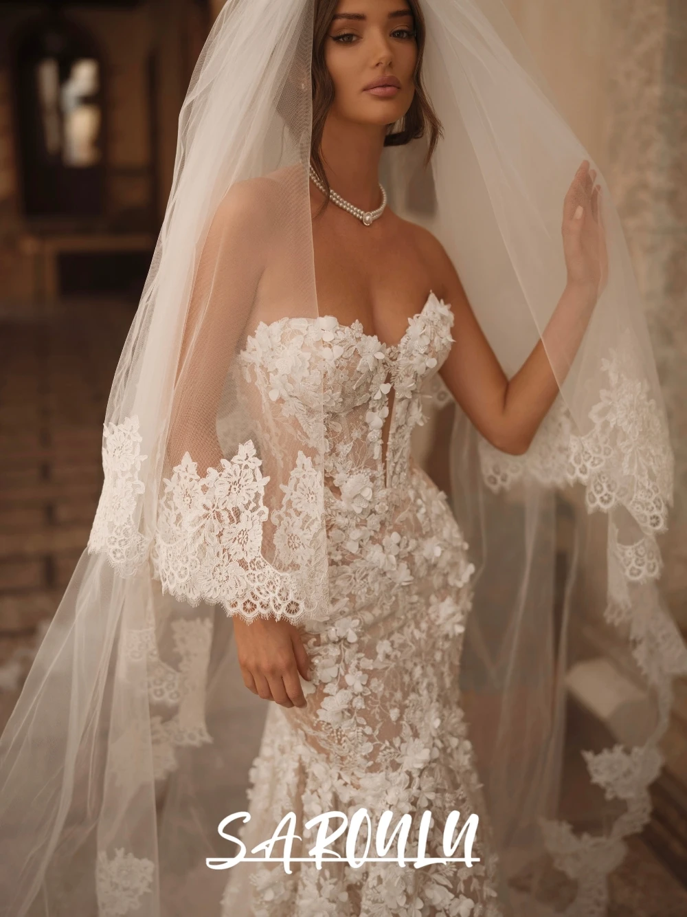 Stunning Floral Appliques Wedding Dress Slim Fit Mermaid Graceful Dreamy Bridal Gown Customized Beaded Sweetheart Neck No Veil