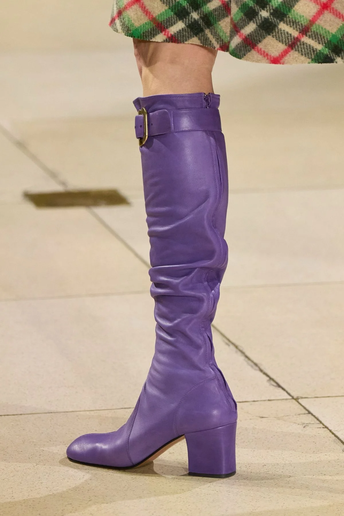 

2025 New Soild Square Toe Knee-High Women Stretch Boots Chunky Middle Heels Buckle Strap Design Large Size Fashion Show Shoes