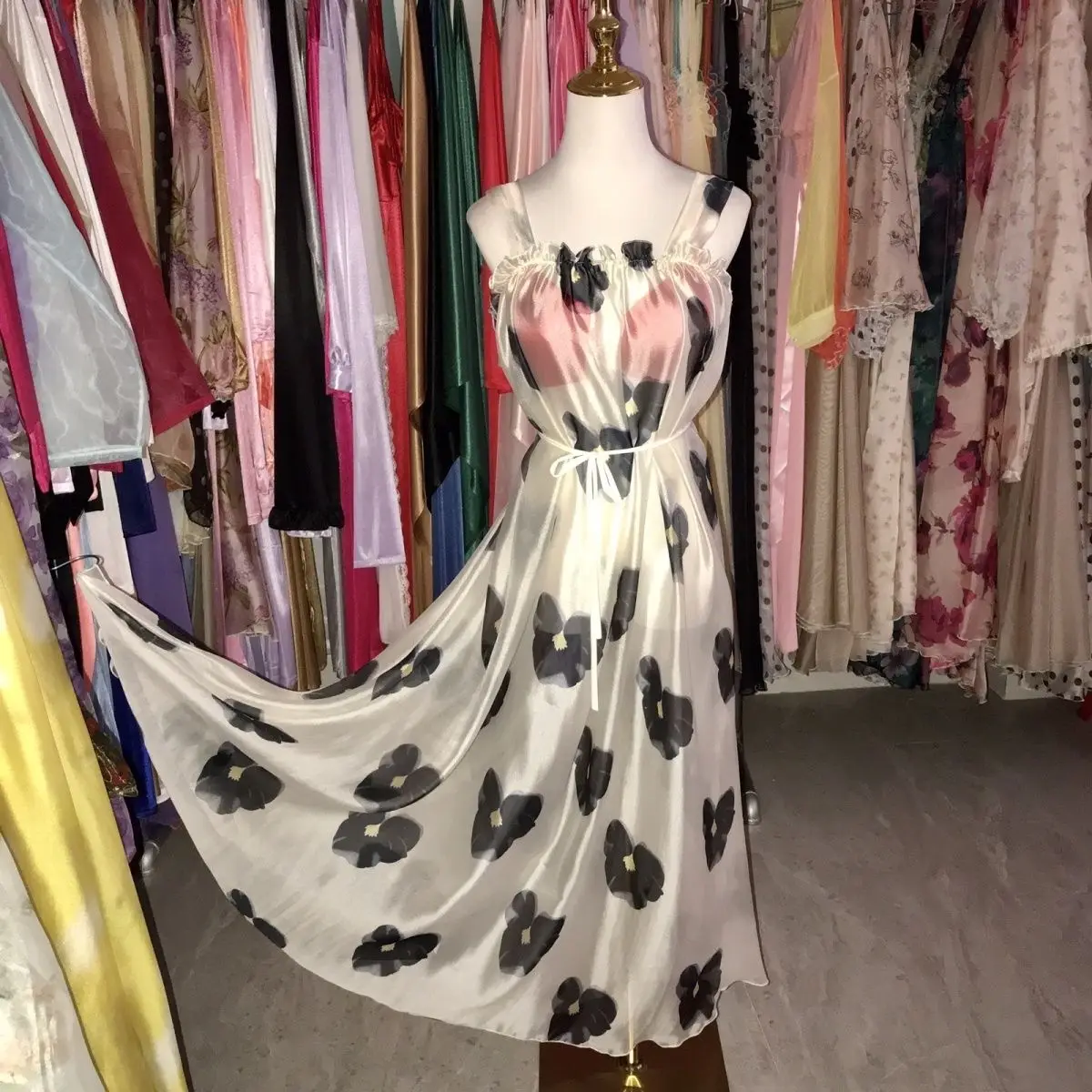 섹시한 남성용 플로럴 프린트 러플 민소매 새틴 나이트 드레스 시스루 광택 시시 캐미솔 롱 드레스 여성 플러스 사이즈 슬리핑 로브