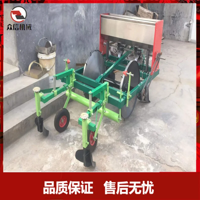 

Сельскохозяйственный четырехколесный трактор со встроенной мульчирующей машиной, машиной для нарезки борозд и разбрасывания пленки, машиной для внесения удобрений и т.д.