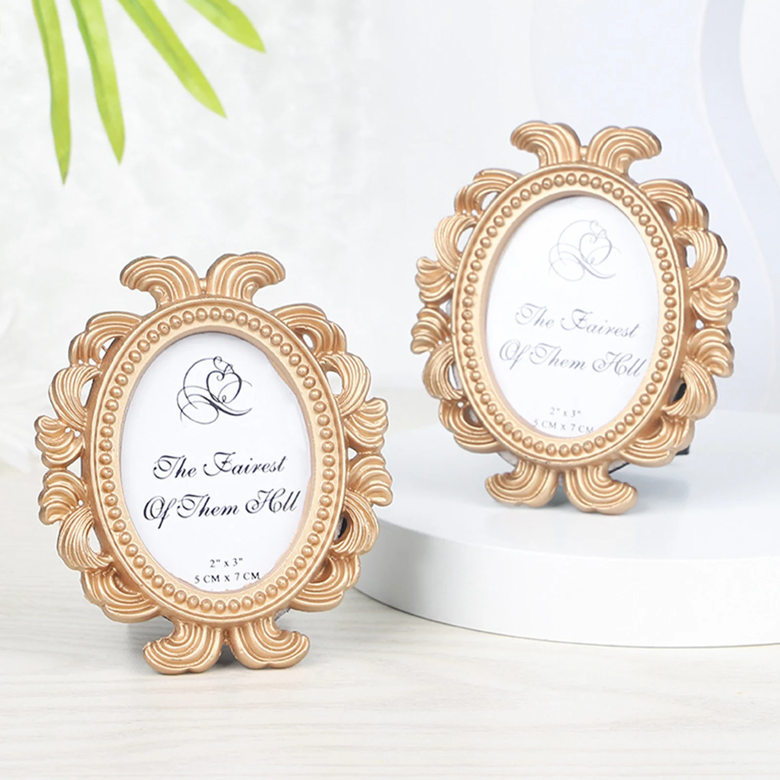 

4PCS, European-style retro golden lace oval-shaped resin decorative photo frame, suitable for living rooms and bedrooms