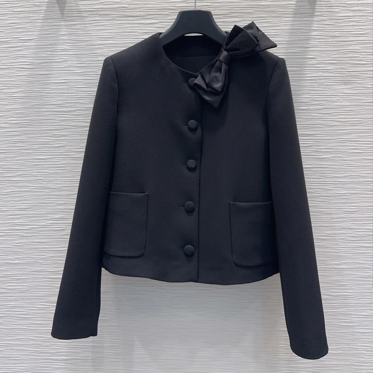 High Quality Women Round Neck Cropped Blazer Shoulder Bow Decor Button Down Black Short Jacket lyt2610915