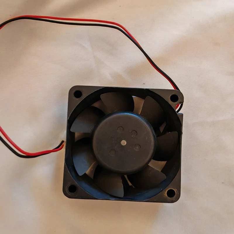 6025 D06A-24TS8 01 24V 0,15A 60*60*25MM inversor de 2 fios Ventilador de resfriamento silencioso