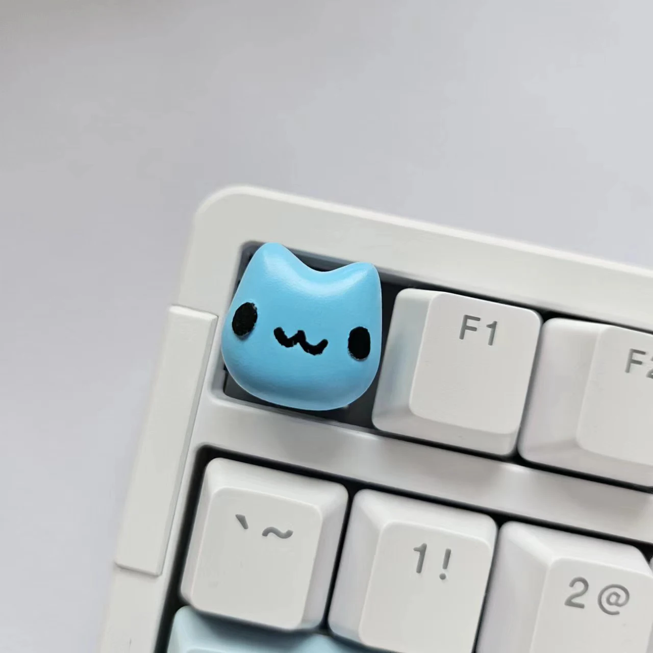Kawaii BUG CAT CAPOO Keycaps PC Material Handmade Personalized Cute Blue Cat Artisan Keycap Mechanical Keyboard Accessories