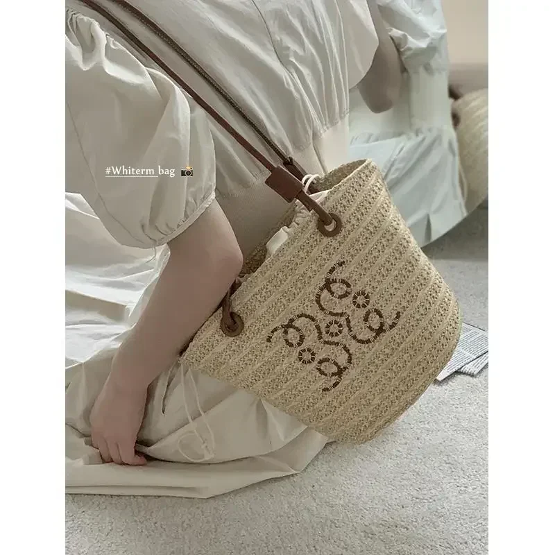 Bolso tejido de paja para mujer, bolsa de mano de marca a la moda, ideal para vacaciones en la playa, cesta de hombro con axilas, novedad de verano, 2024