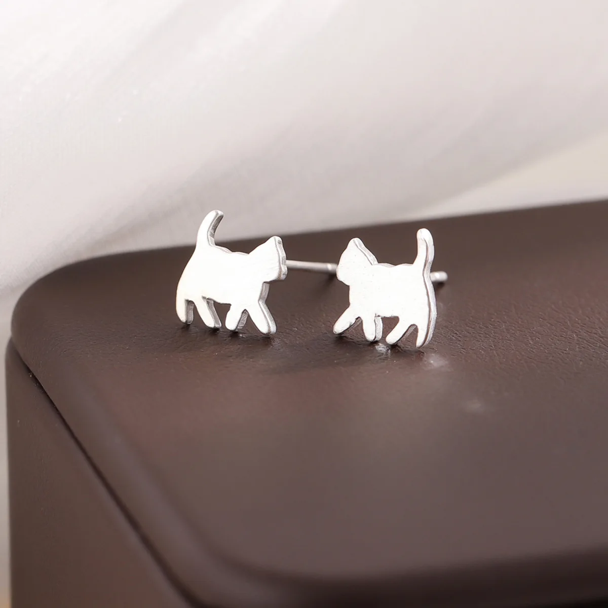 Fashiona Striped Adorable Kitten 925 Sterling Silver Jewelry Cat Personality Sweet Animal Stud Earrings  E168