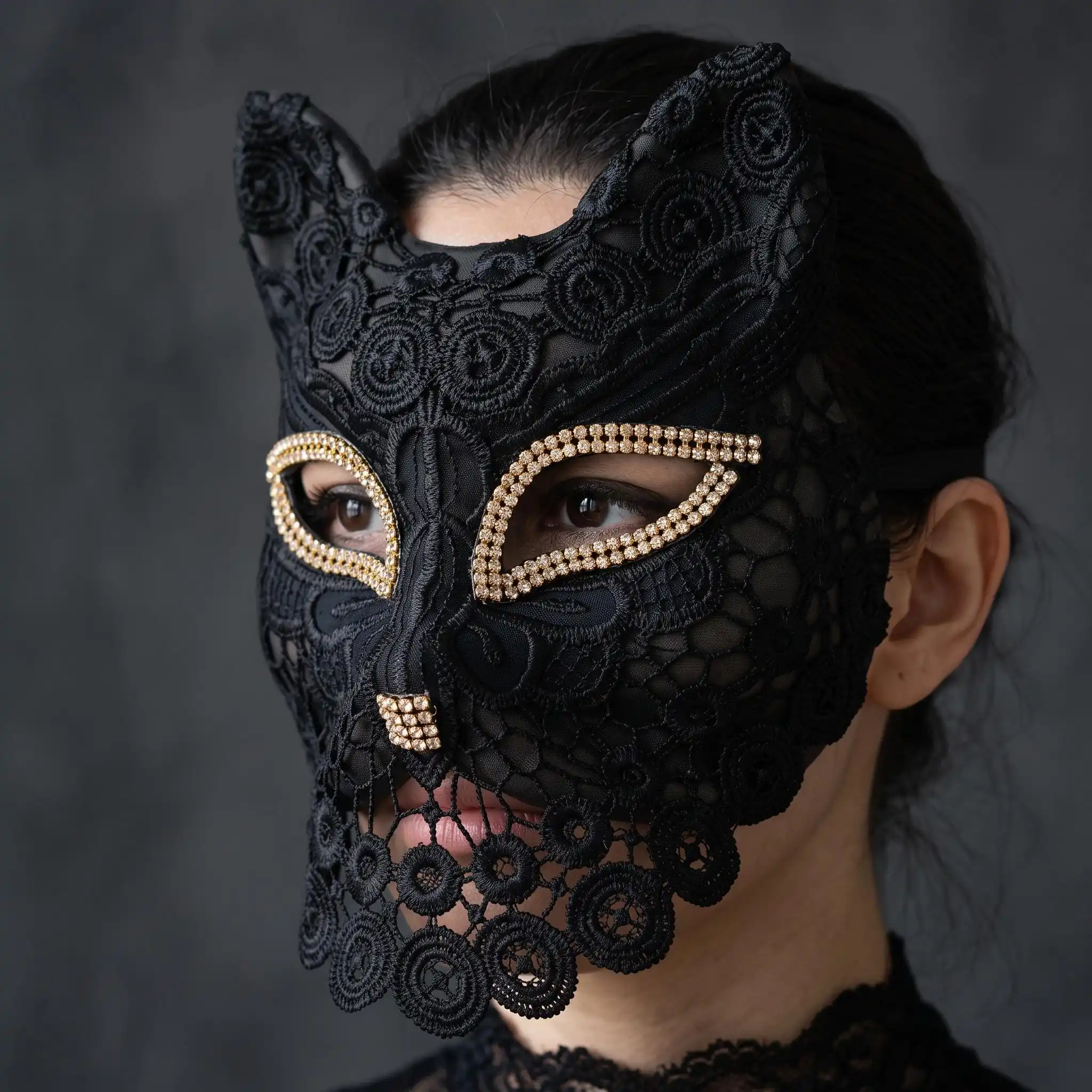 Schwarze dreiseitige Maske, geheimnisvolle Katzen-Party-Maske, Maskerade-Maske, Halloween-Katzenmaske, Gothic-Maske, luxuriöse venezianische Maske.