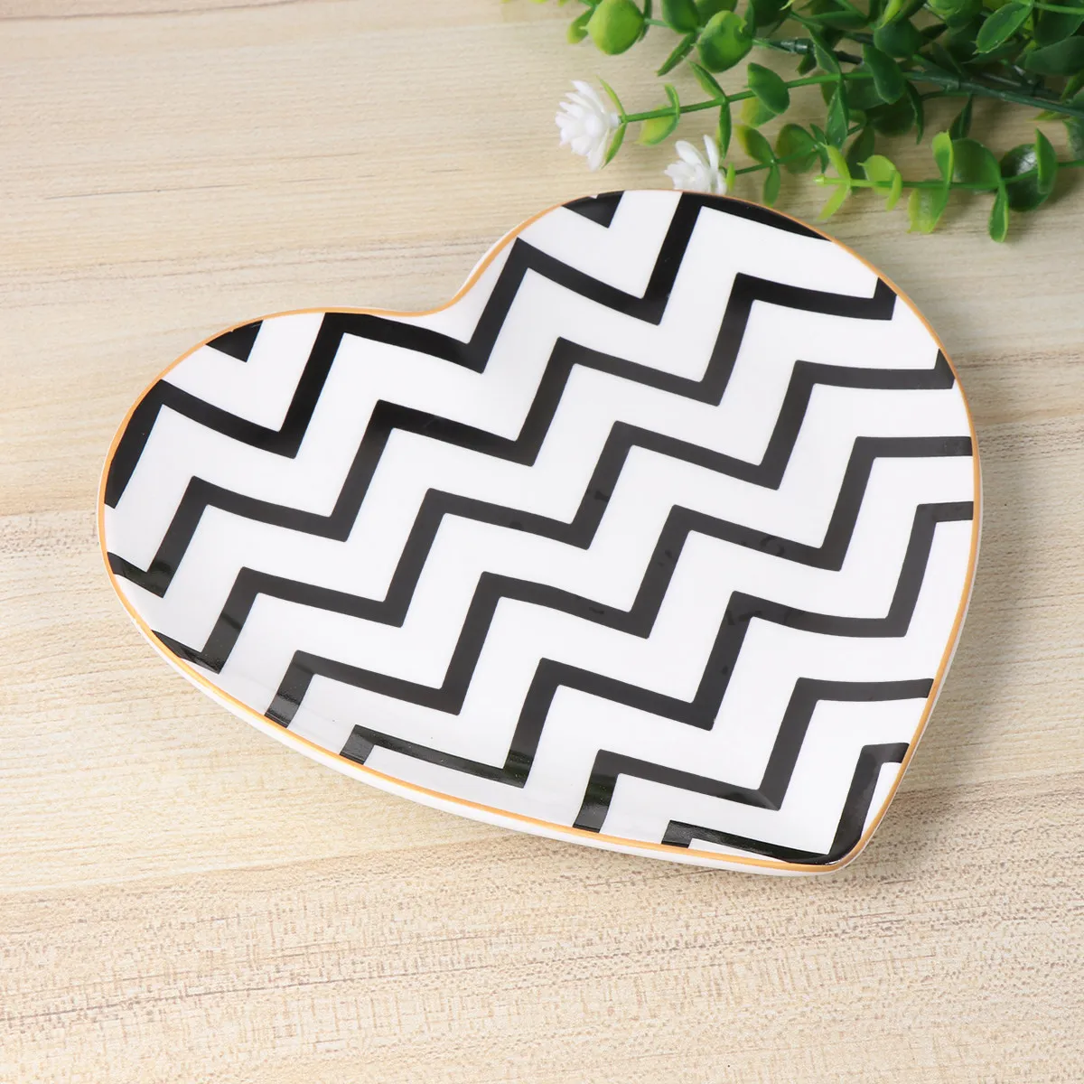 Painted Gold Heart-Shaped Ceramic Dinner Plate Chic Fruitcake Tray Dried Fruit Dish Black Waves Style Elegant Fruit Tray Pizza