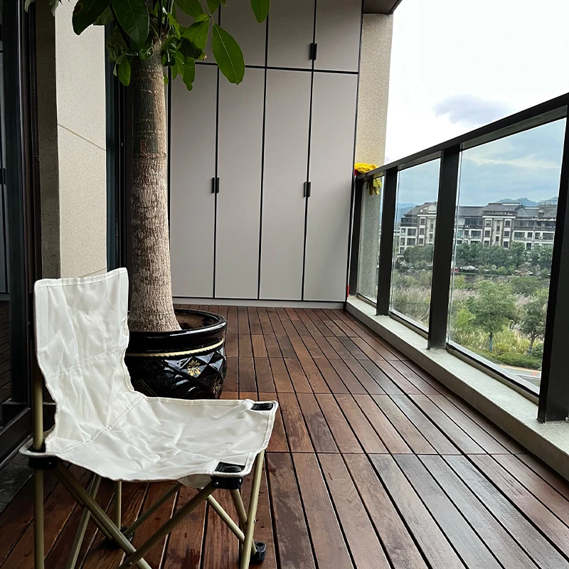 Piastrelle per pavimenti in legno duro da 6 pezzi, installazione a clic sul cortile del giardino della piattaforma del balcone esterno, materiale in legno antisettico impermeabile