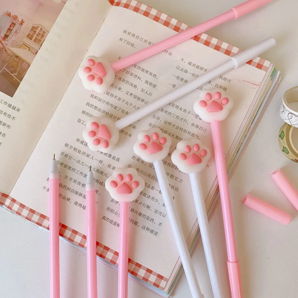 Ручка с кошачьими крапанами и надписью