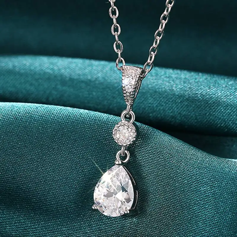 Huitan Elegante Damen-Anhänger-Halskette, Wassertropfen, funkelnder CZ, vielseitiger Stil, Party, Jahrestag, bezauberndes Zubehör, Schmuck