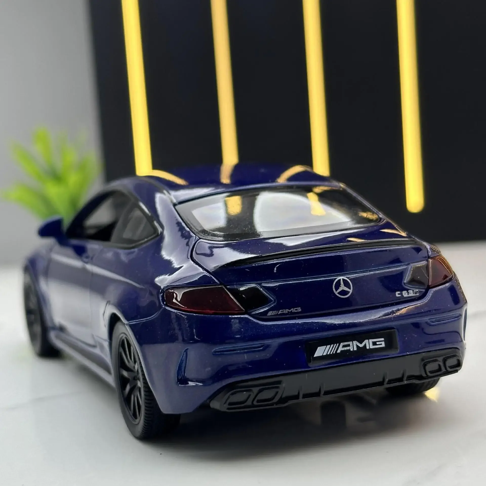 1:32 Mercedes-Benz C63S AMG Alloy Car Model Diecast Metal Toy Car Model Collection Sound and Light Childrens Gifts A55