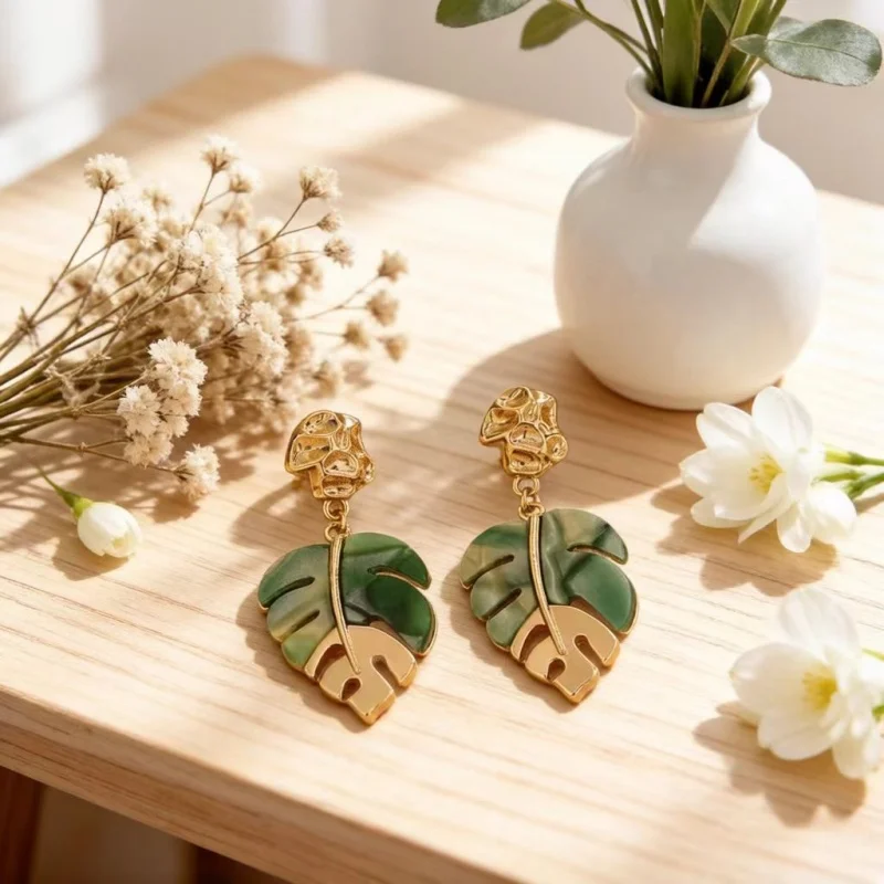 

Unique Fashion Alloy Leaf Earrings Elegant Women's Daily Party Versatile Jewelry Accessory