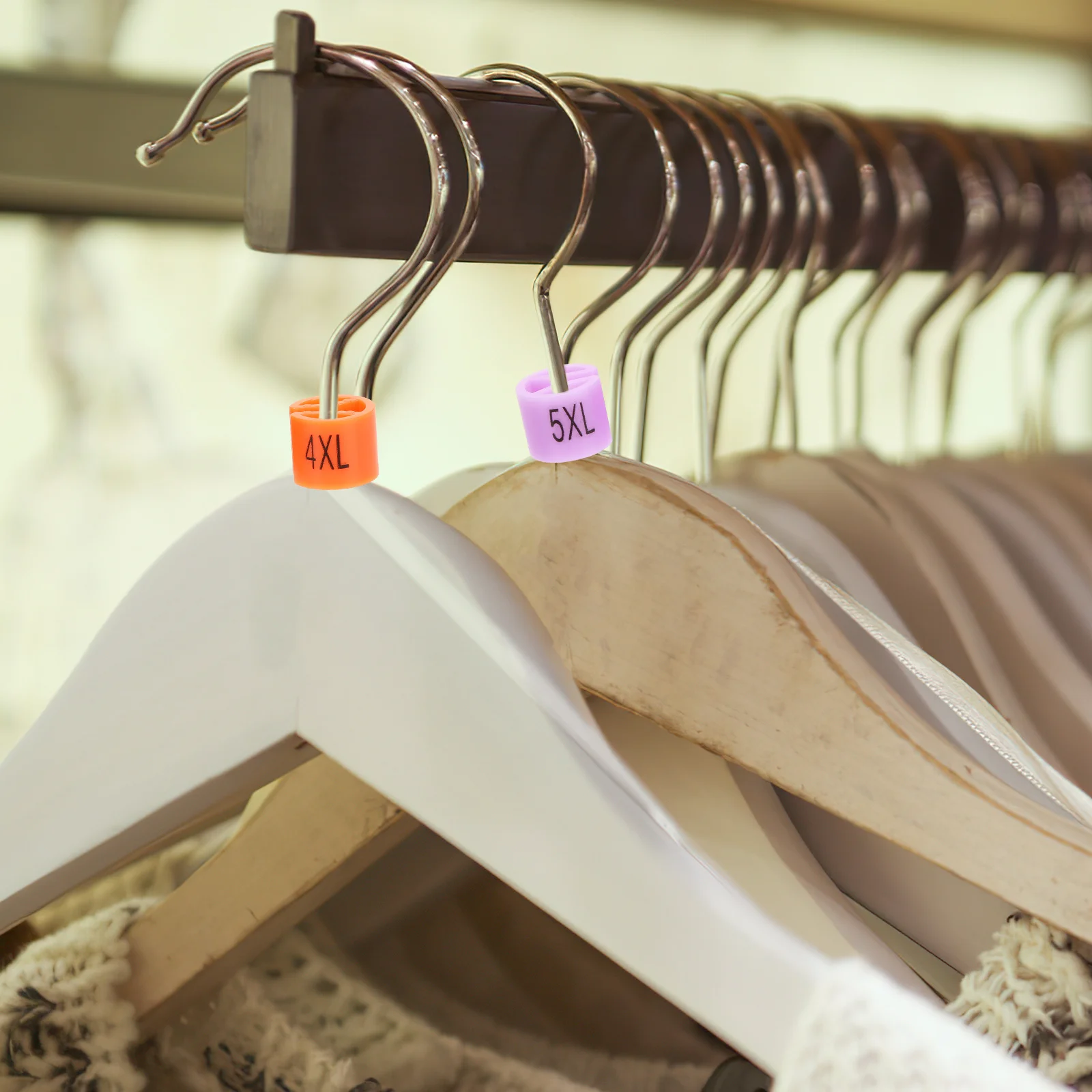 

200Pcs Clothing Size Markers Frosted Hanger Tags for Efficient Closet Sorting Retail Display Size Classification Number Ring Set