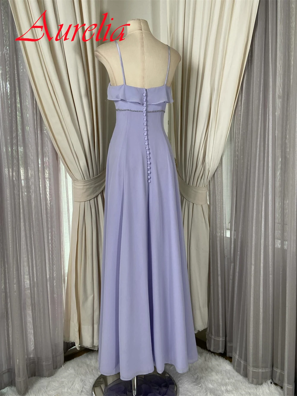 Maßgeschneidertes, elegantes, anmutiges lila Jersey-Abendkleid, zartes, trägerloses Spaghettiträger-Abschlussballkleid mit kurzen Ärmeln und Reißverschluss hinten