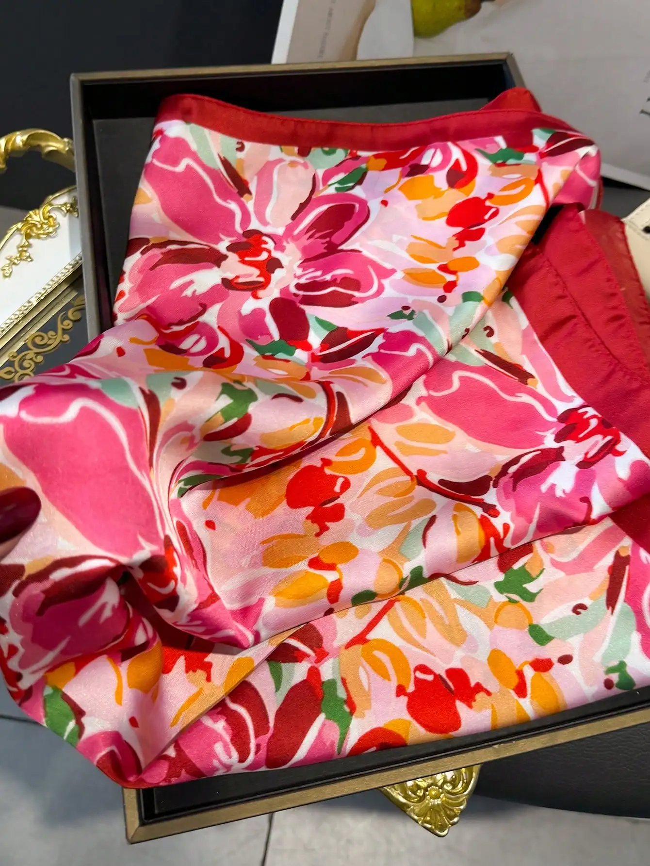 

Elegant Floral Print Satin Scarf For Women Bohemian Vintage Neck Wrap Shawl Lightweight Fashion Accessory