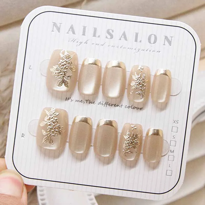 10 ชิ้นน่ารักการ์ตูนหัวใจสีทองและสุนัขกดบนเล็บสไตล์ฝรั่งเศส Polka Dot Bowknot เล็บที่ถอดออกได้ Cat Eye Design เล็บ