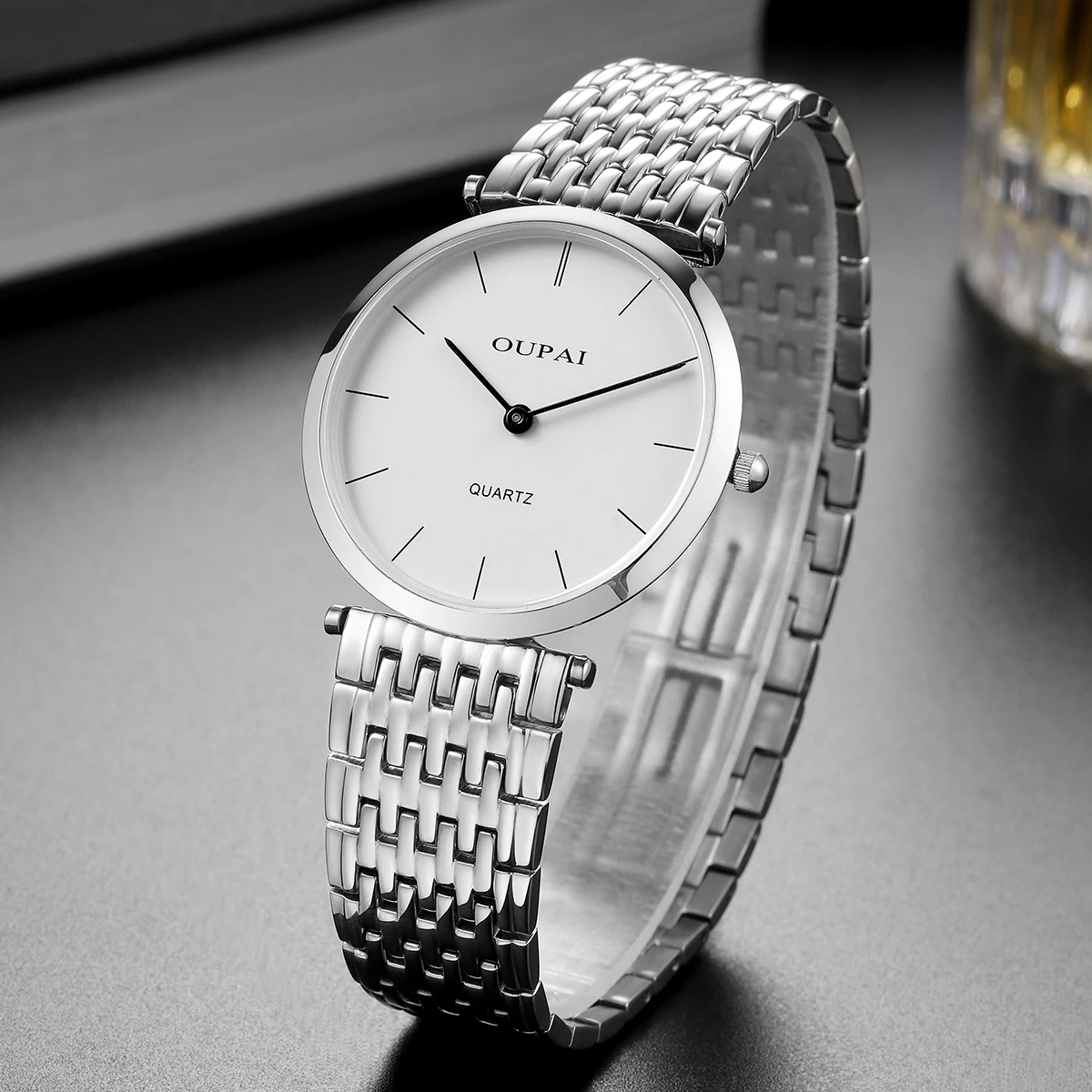 ساعة Oupai للرجال slivery دائرية رفيعة بسمك 6 مم وحزام من الفولاذ المقاوم للصدأ وحركة كوارتز يومية كلاسيكية