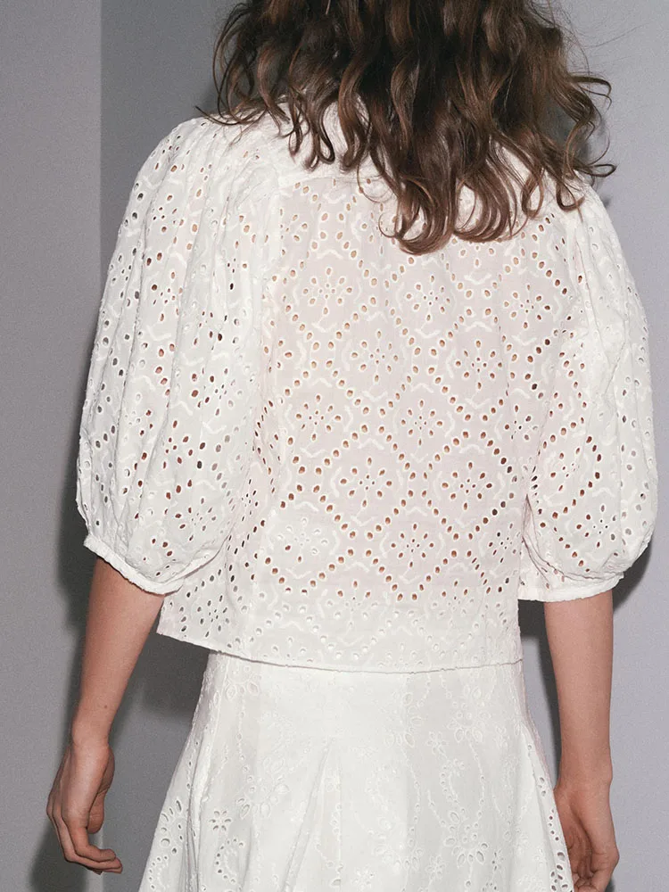 قميص نسائي مطرز بتصميم جذاب وأنيق، ملابس صيفية جديدة، قميص بولو بأكمام قصيرة مريح وعصري.