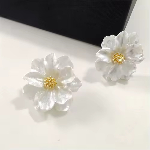 White Acrylic Flower Women's Stud Earrings Folded Florals Korean Fashion Sweet Petals Irregular Female Earrings 2025 new in - Image 6