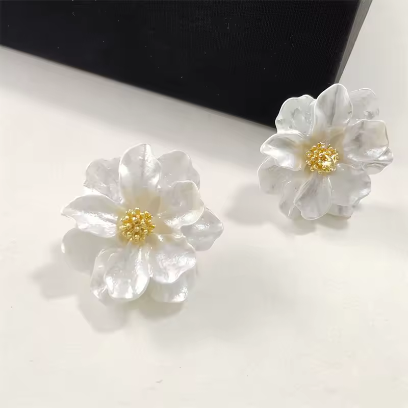 White Acrylic Flower Women's Stud Earrings Folded Florals Korean Fashion Sweet Petals Irregular Female Earrings 2025 new in - Image 6
