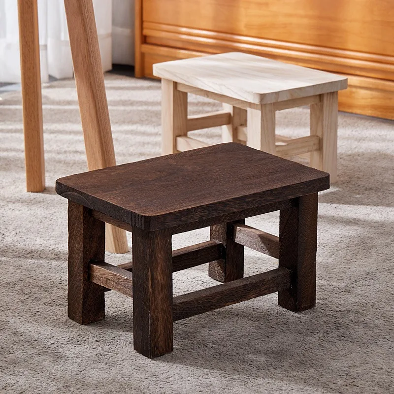 Neuer kleiner Hocker aus massivem Holz für den Haushalt, Retro-Schuhwechselhocker für Erwachsene, kleine Paulownia-Bank, Wohnzimmermöbel