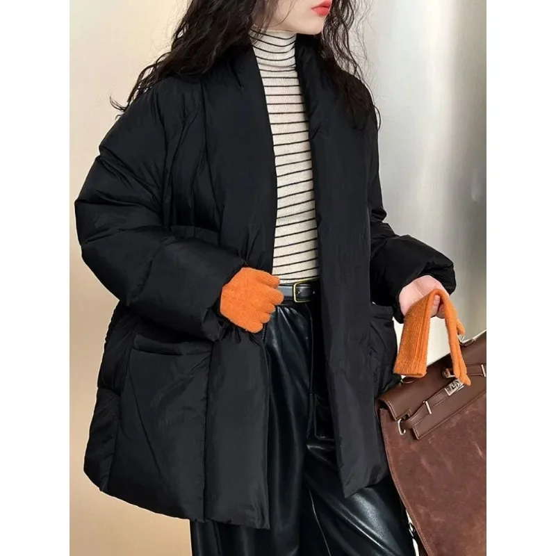 2026 Damen-Daunenjacke im neuen Stil, koreanische Version, lockere Passform, schlankmachende Daunenjacke mit weißer Entendaunenwärme, taillierte Silhouette